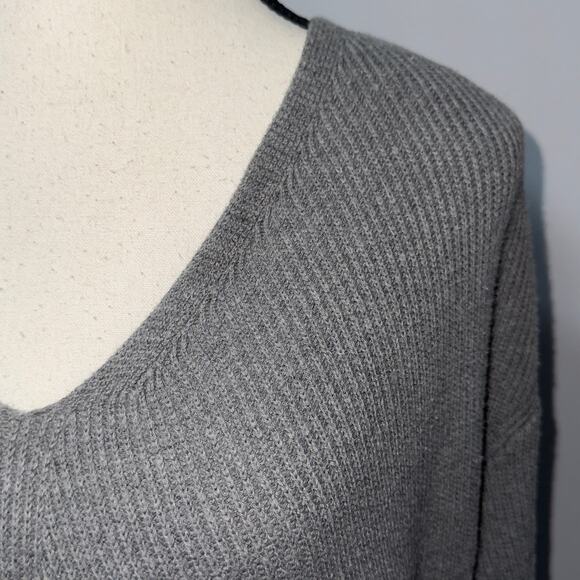 Chico's Women's V-Neck Knit Tunic Sweater Top Gray Size 2 - Picture 4 of 6